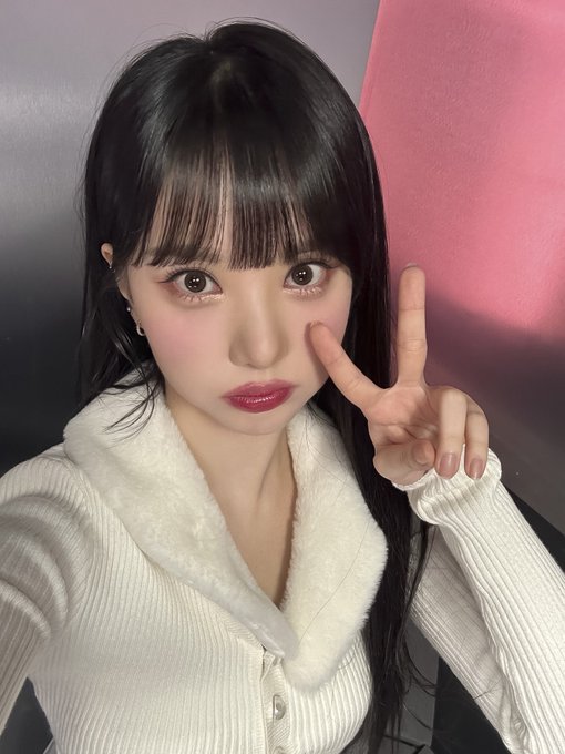 sAMfhyE3ViX2ClR's tweet photo. ウナちゃんヨチン期の涙袋あんまり目立たない感じも安定にすんごい可愛いけどビビジではぷっくり涙袋強調する感じのメイク多めでキュートさ増し増しになっててウナちゃんらしい感じ引き出せてる感じする　　　　　かわいい https://t.co/qARSAYI4Js