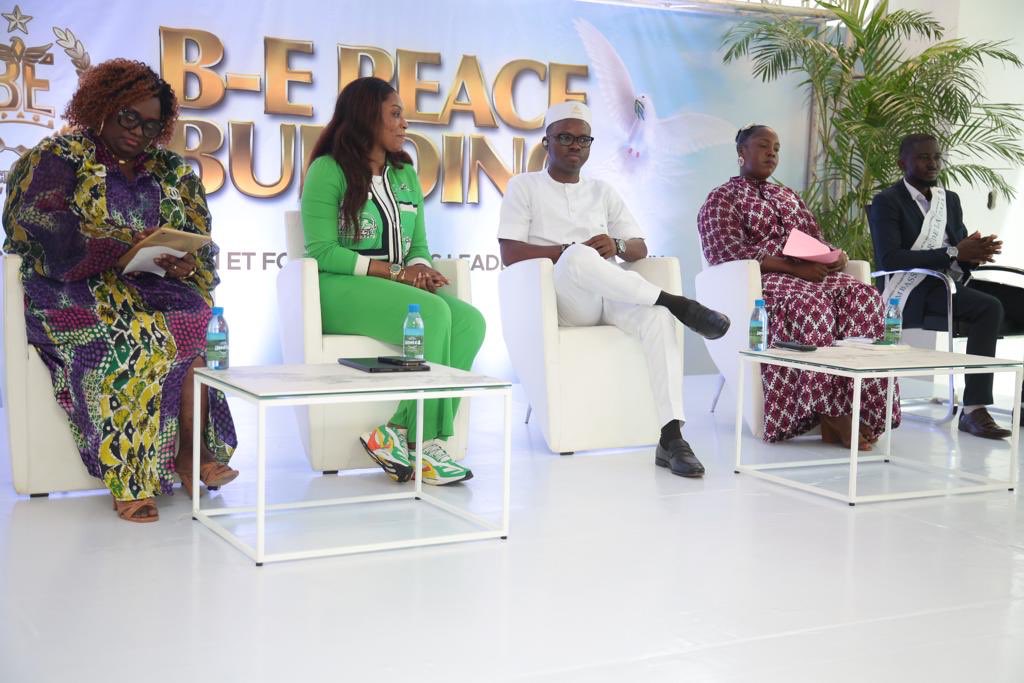 MakouviaJ's tweet photo. GABON : Johaness MAKOUVIA forme 600 Jeunes et femmes Leaders sur les notions de paix

Le Togo, à travers le jeune  Johaness MAKOUVIA, Président mondial de l’ONG Internationale MJPP, partage les notions de paix avec 600 jeunes et femmes leaders du Gabon. https://t.co/c70IxKNh24