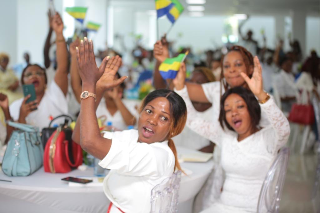 MakouviaJ's tweet photo. GABON : Johaness MAKOUVIA forme 600 Jeunes et femmes Leaders sur les notions de paix

Le Togo, à travers le jeune  Johaness MAKOUVIA, Président mondial de l’ONG Internationale MJPP, partage les notions de paix avec 600 jeunes et femmes leaders du Gabon. https://t.co/c70IxKNh24