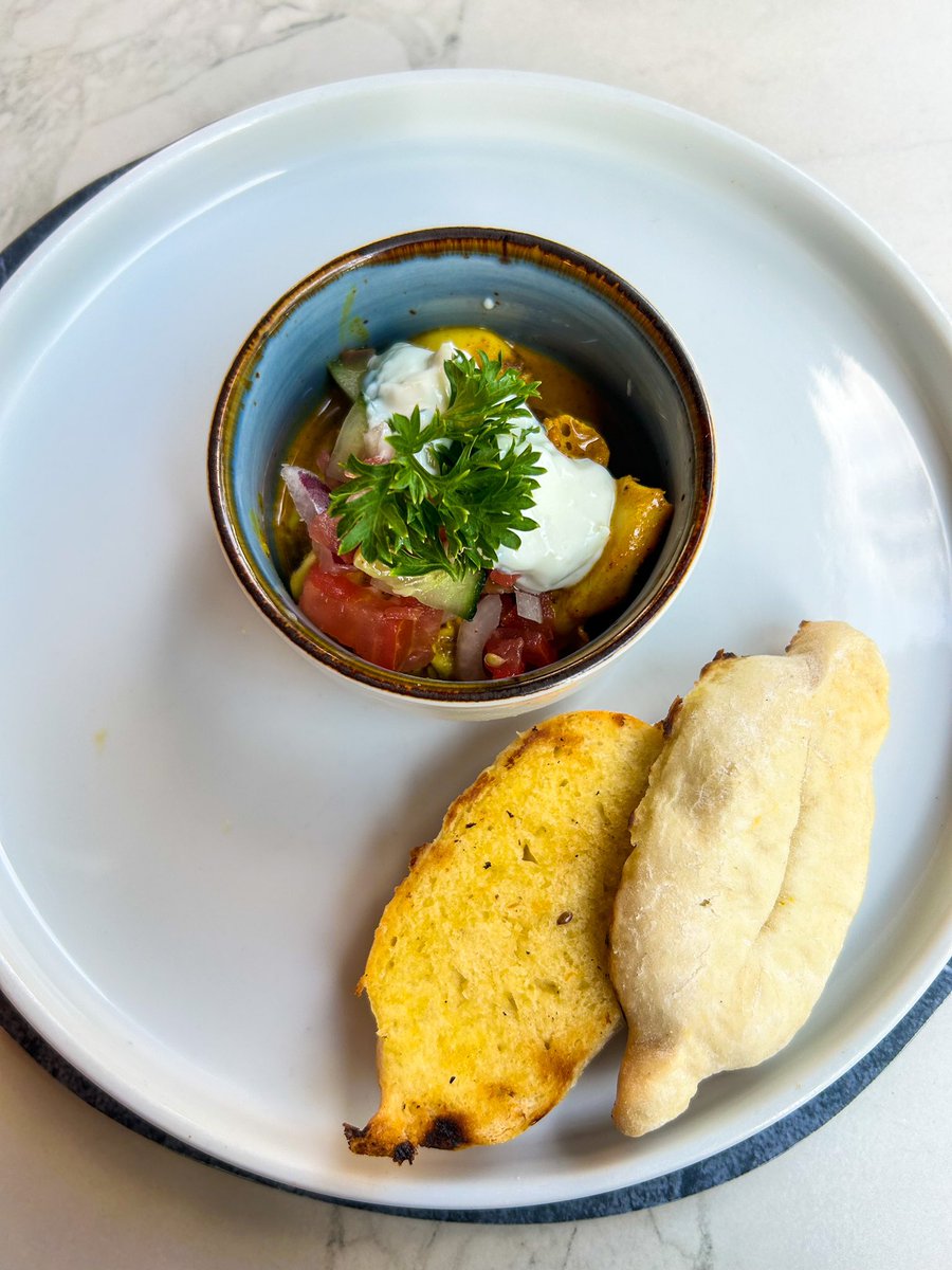 ZileDelights's tweet photo. This 3 course meal was only R380, dessert included.
They also have a weekly Sunday lunch buffet for only R220. Love it here.
Oui Bar & Kitchen, Radisson Red Hotel, Rosebank.
#restaurantweeksa #Foodie #foodblogger #jhbfood #rosebank #justeat #safoodie https://t.co/UcuTnai7Bj