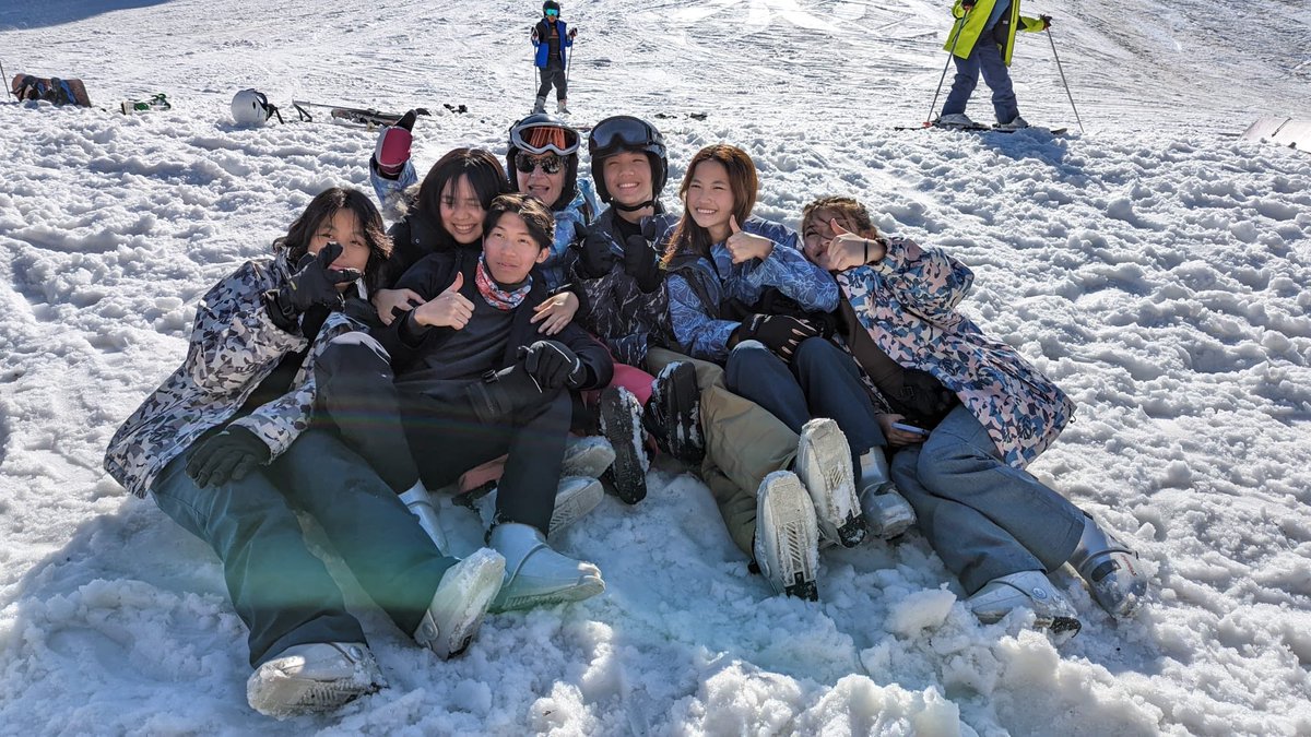 MCMVisits's tweet photo. A lake, ice furniture - fun in the sun when #MCMSkiJapan🇯🇵 https://t.co/As2ei1tQfB