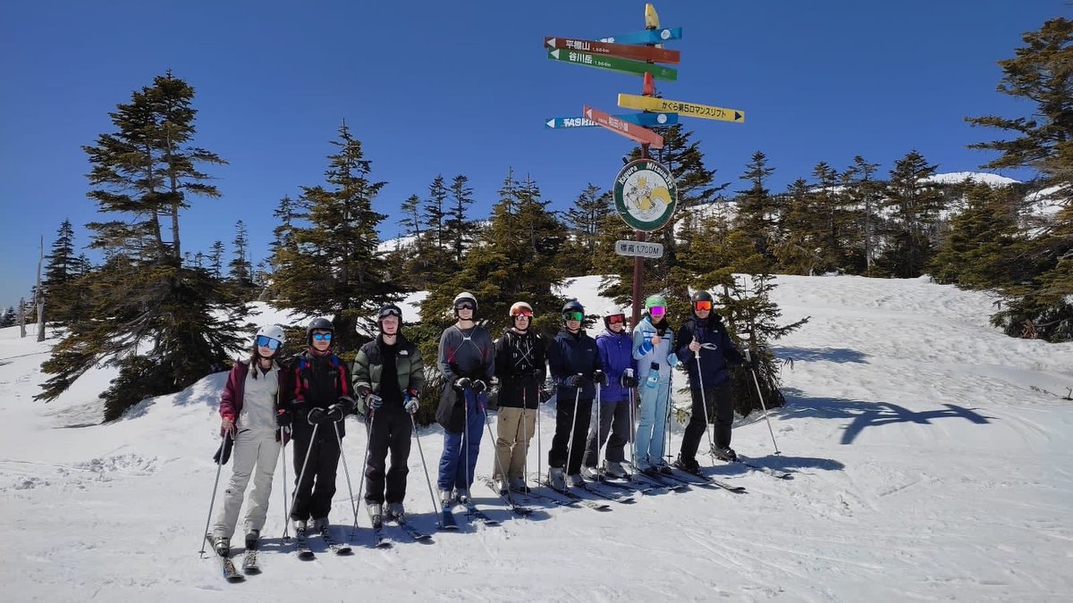 MCMVisits's tweet photo. A lake, ice furniture - fun in the sun when #MCMSkiJapan🇯🇵 https://t.co/As2ei1tQfB