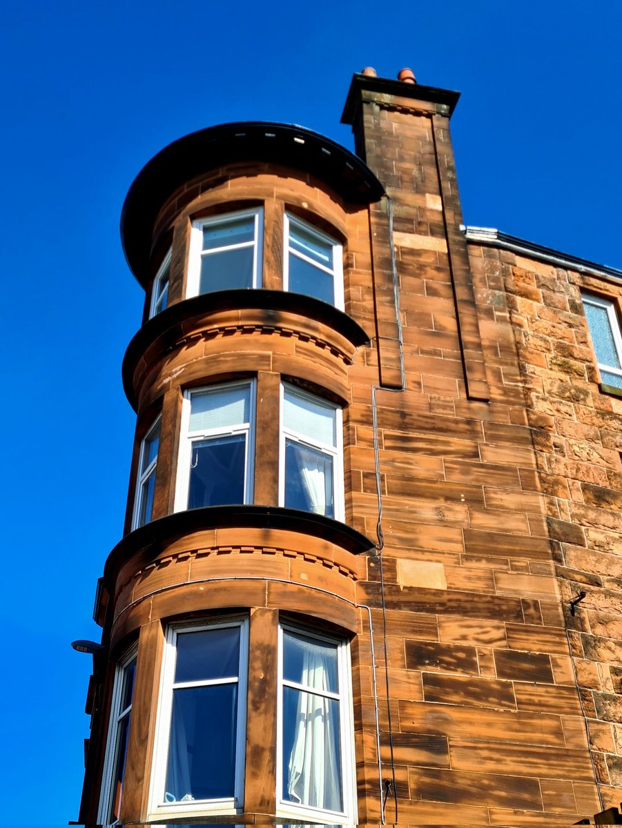 Corner bay windows of a red sandstone Glasgow tenement against a blue sky. I just love those curves.

#glasgow #tenements #glasgowtenements #broomhill #jordanhill #architecture #buildings #glasgowbuildings #glasgowarchitecture #architecturephotography #baywindow