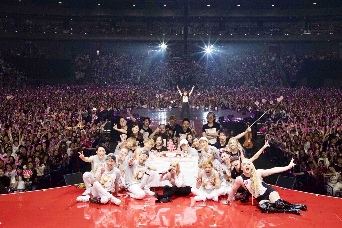 24749_y's tweet photo. ヨンエさんが25周年の時も20周年の時も
ピースだけじゃなくて✌️✋(25)や✌️👌(20)ってしてくれとるのが嬉しい…︎💕︎
さりげない優しさと言うか配慮が凄い👏

#ayuDay #浅野ヨンエ https://t.co/E5xwWfbM7j