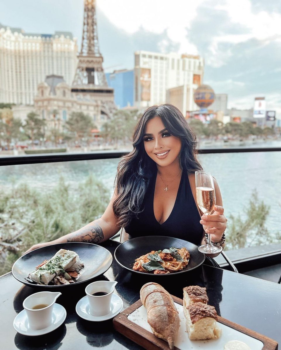 Food_In_Vegas's tweet photo. The food &amp; view is immaculate!
.
.
Credits to 📸 : @journeywithshy
.
.
Location 📍: @spagolv
.
.
#lasvegas #lasvegasblvd #lasvegasfood #lasvegasfoodie #bellagio #lasvegasstrip #vegas #vegasbaby #vegasstrip #vegaslife #vegasvacation #food #foodie #foodpics #foodinvegas https://t.co/T9Pguk4BTW