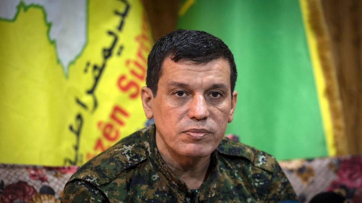 Terör elebaşı Mazlum Abdi'ye yönelik düzenlenen İHA'lı operasyonun ayrıntıları ortaya çıkmaya başladı. Abdi yalnız değilmiş. İlham Ahmed ile birlikte Süleymaniye'ye, Talabani ile görüşmeye gitmiş. Gizli toplantıda Amerikalılar da var tabii... +++