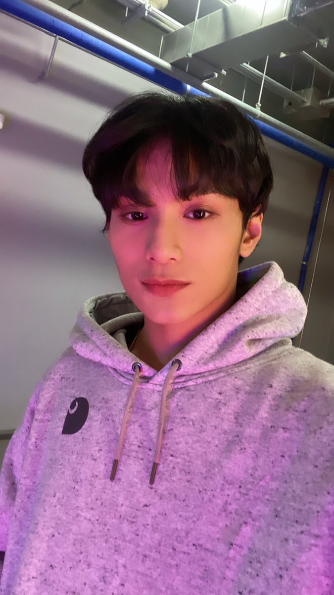 [#자얀] 

X-Beyond The World !! 
안녕하세요 자얀 입니다! 드디어 XODIAC 멤버로 발표되었습니다. 앞으로도 많은 응원 부탁드립니다. LOVE YOU ALL! 🖤🤍💛

#XODIAC #소디엑 #ZAYYAN #자얀