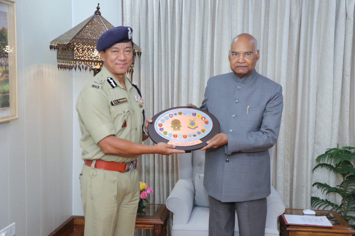 crpfindia's tweet photo. Dr. @sthaosen, DG #CRPF, called on former President of India Shri @ramnathkovind today at his residence and discussed the role of CRPF in the current internal security dynamics of the country. https://t.co/iL5SstsyMy