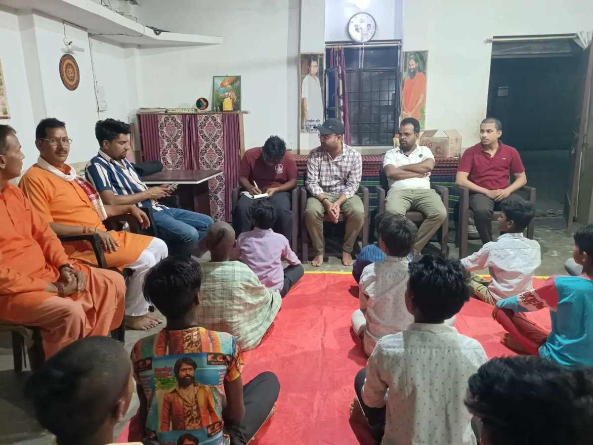 रविवार,०९-०४-२०२३
सभी को प्रणाम 🙏
NMO GMC BETTIAH UNIT द्वारा वनवासी कल्याण आश्रम रात्रि भोज और मिस्ठान की व्यवस्था की गई। आज की शाम हमें इन आश्रमवासियों की सेवा का अवसर मिला और इन्हे देकर और अपने हाथों से भोजन परोसने तथा भोजन कराने में अलौकिक सुख की अनुभूति हुई।
धन्यवाद