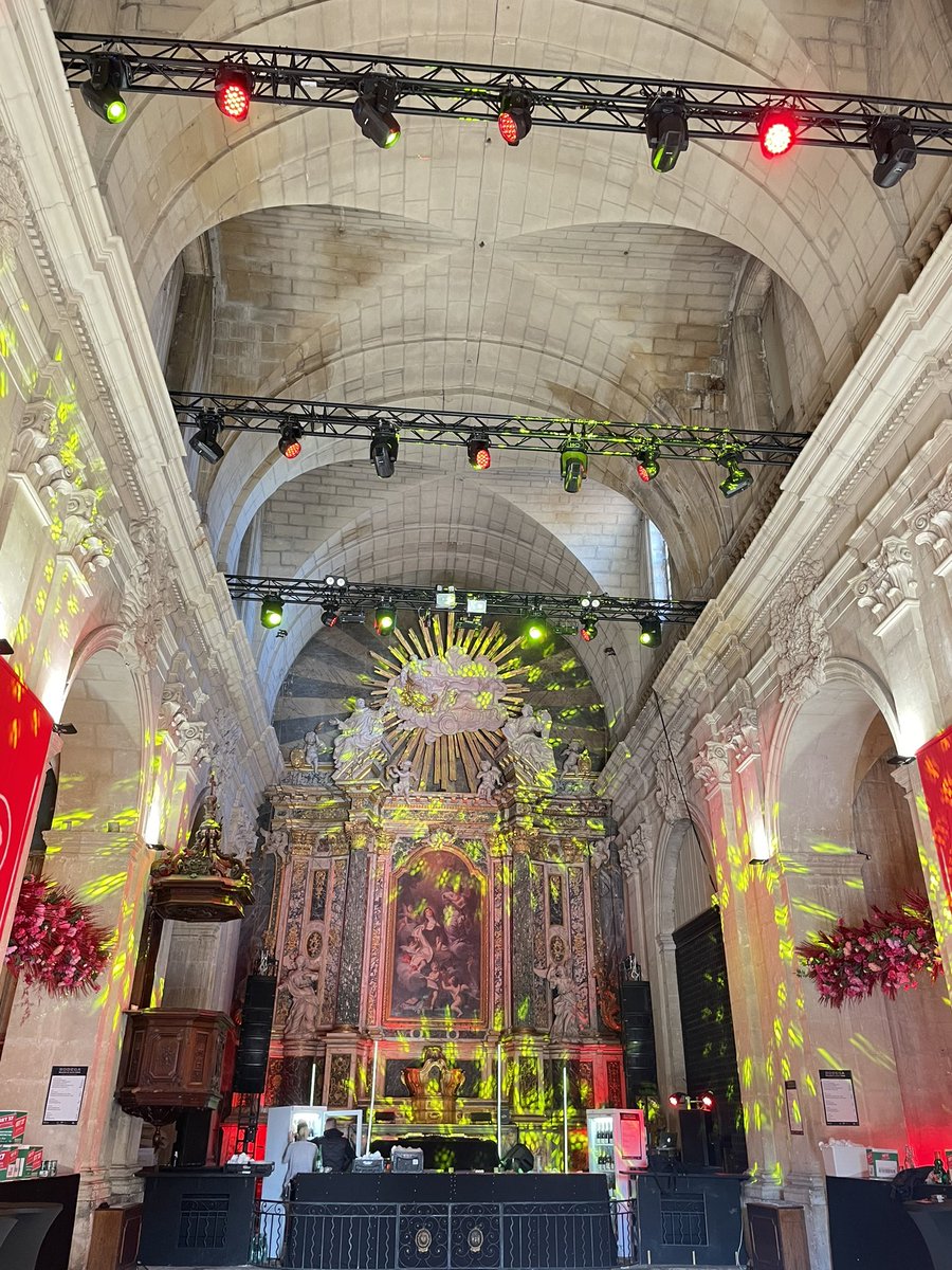 Bilal Hassani peut se produire à Arles où il existe plusieurs églises désacralisées comme La Chapelle de la charité -XVIII siècle