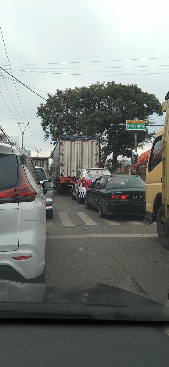 Bojongsoang arah bandung macet stak ngak bergerak udh hampir 1 jam masi di stt telkom <a href="/PRFMnews/">Radio PRFM</a>