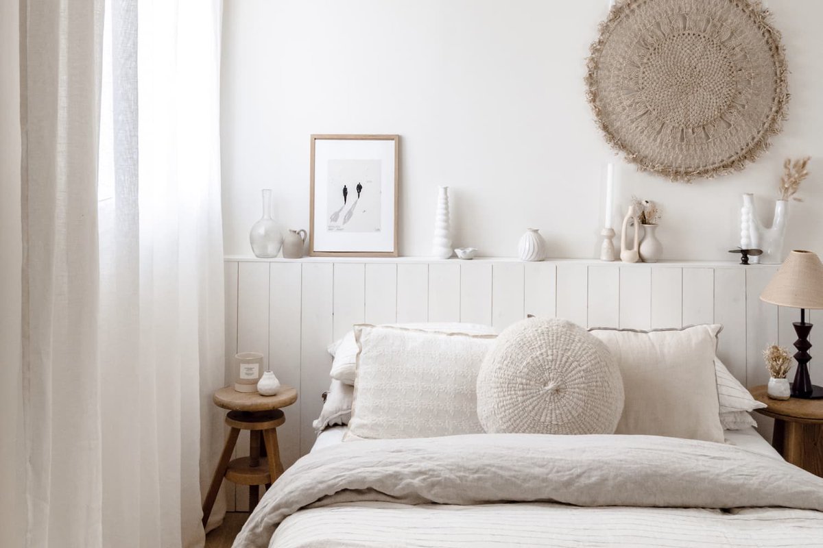 SpaceCentreLtd's tweet photo. In small bedrooms, square footage can be scarce, so you have to get creative with storage solutions and display opportunities. Have a look at this clever, designer-approved DIY that will help transform your bedroom headboard https://t.co/CiMFXcoBuP
#bedroomideas #DIYstorage https://t.co/nVX5N6T8W1