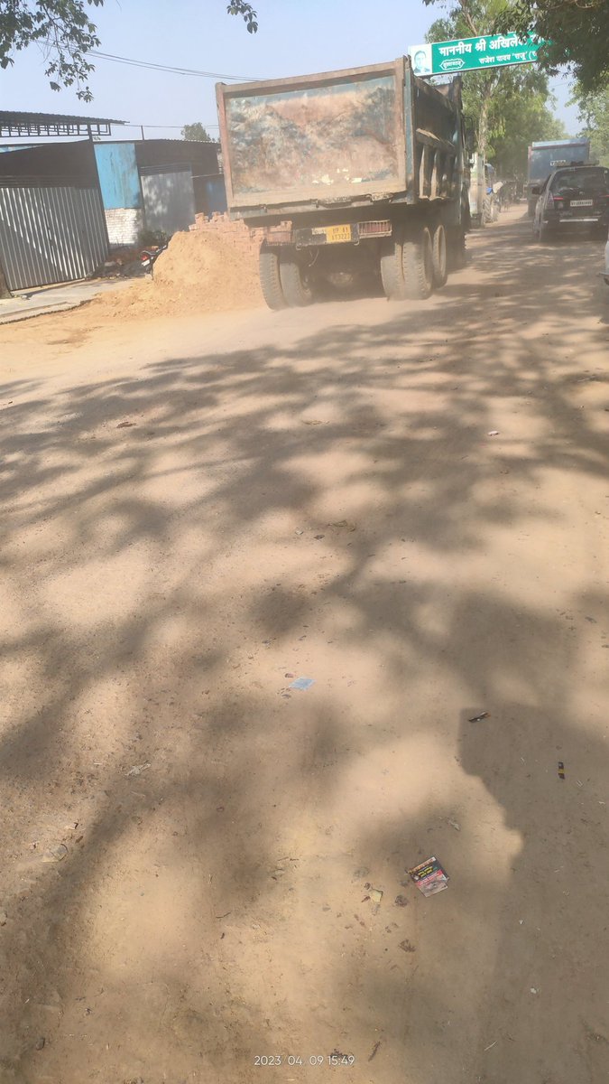 Shubhamm1407's tweet photo. लखनऊ से मात्र 30km ये है जुग्गौर से सतरिख मार्ग।
समझ ही नही आता सड़क में गढ्ढा है या गड्ढे में सड़क।
श्री,@JitinPrasada जी कृपया इसे भी देखे।
क्या यहां इंसान नही रहते?
सरकार की उदासीनता या राजनैतिक विद्वेष क्या कहेंगे इसे?@myogiadityanath @RajatSharmaLive @sudhirchaudhary https://t.co/SJwE7Vtmxt
