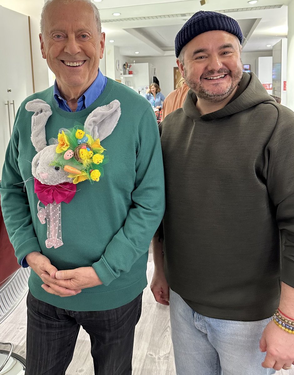 GylesB1's tweet photo. With my friend @davidobrien75 - wardrobe king &amp; super stylist at ⁦@thismorning⁩ who has created my Easter bunny jumper especially for this morning’s show. He’s a bit of a genius! You can see more at 10.00 am on ⁦@ITV⁩ https://t.co/4qLR5F8nAo