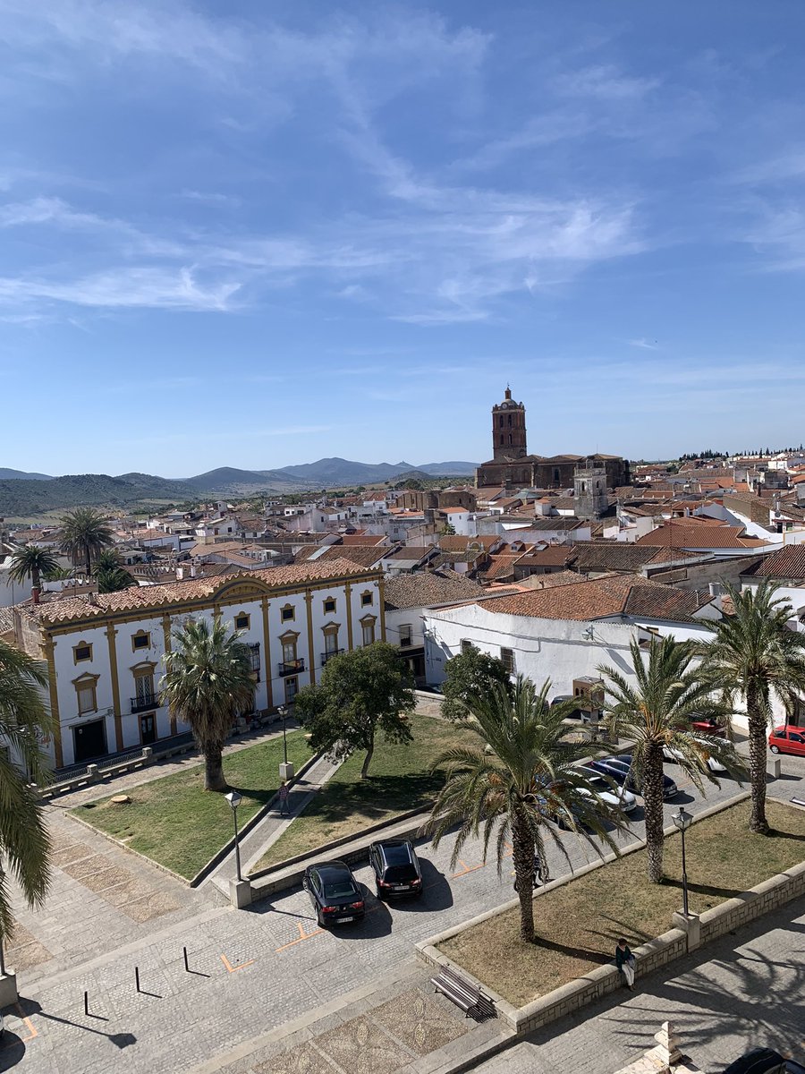 Blogdestina2's tweet image. Finalizamos nuestra #SemanaSanta2023 en @Extremadura_tur con visitas a los restos romanos de Regina, a Llerena y descansando en Zafra. Si te alojas en el Palacio de @paradores puedes realizar una visita guiada para conocer su historia y sus almenas. Las 3 paradas #imperdibles.