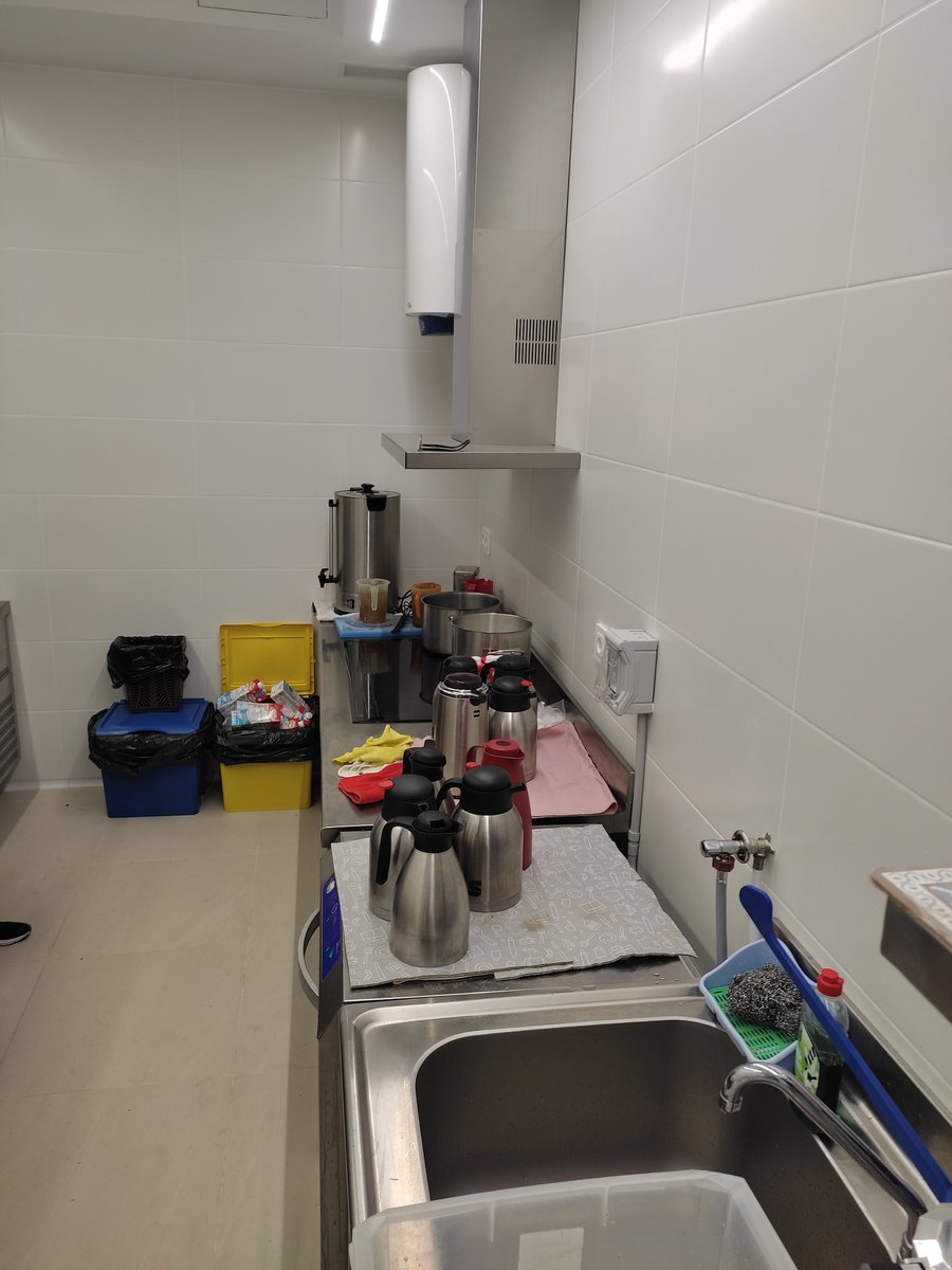 Noves instal·lacions al menjador social Caliu. Us espai pensat per aquelles persones que més ho necessiten. <a href="/caritasbcn/">Càritas Barcelona</a>.