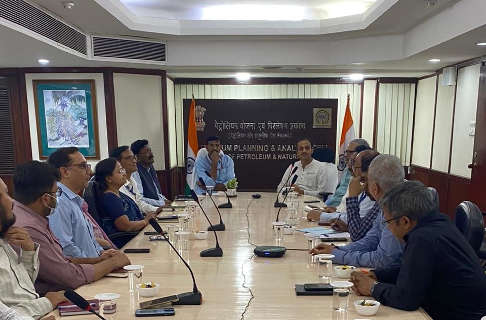 Petroleum Planning & Analysis Cell, MoPNG, GoI tweet media