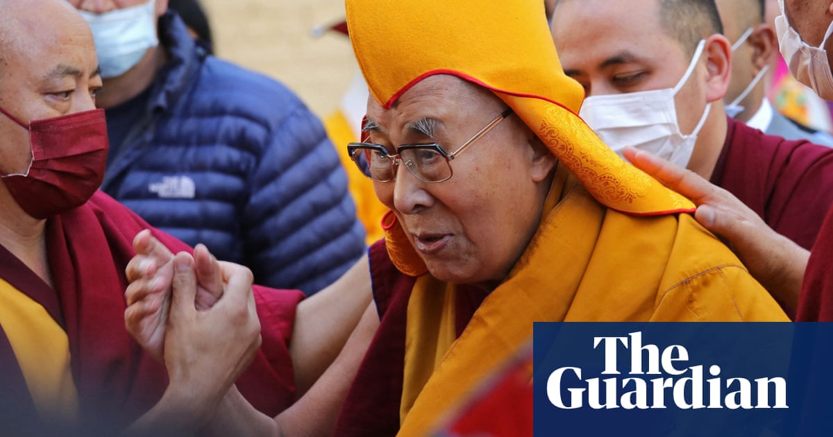 guardiannews's tweet photo. Dalai Lama apologises after kissing boy and asking him to ‘suck his tongue’ https://t.co/F79Eo8VwG6 https://t.co/8jLRtPxZvW