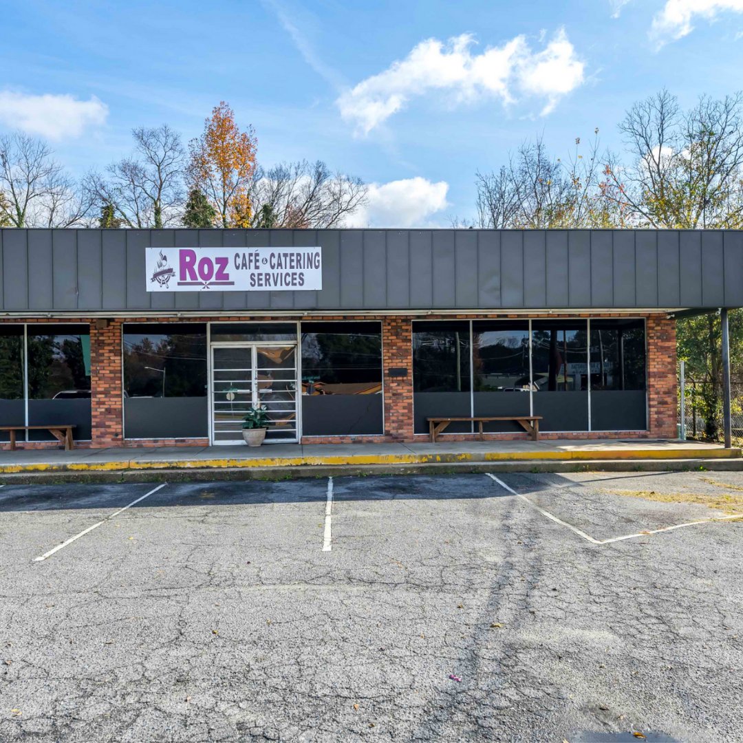 PrimeRealtySC1's tweet photo. We have an opportunity that just hit the market! #commercialrealtor
 
This retail strip center is located in Columbus, GA, which is just south of Atlanta! All 7 units are currently occupied.
 
Contact our commercial team to learn more!
📲  (864) 438-2999 https://t.co/Vl60vSKakp