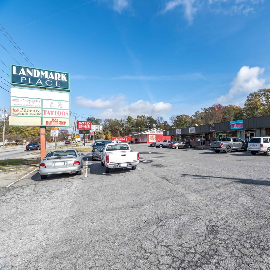 We have an opportunity that just hit the market! #commercialrealtor
 
This retail strip center is located in Columbus, GA, which is just south of Atlanta! All 7 units are currently occupied.
 
Contact our commercial team to learn more!
📲  (864) 438-2999
