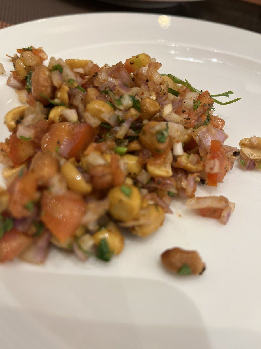 KnottedBraid's tweet image. I love going to #copperleaf in Porvorim Goa. I have now taught them to make cauliflower rice for me. 🤩 #LCHF #Keto #LCHFwayoflife