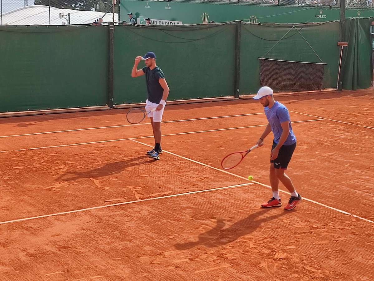 Sweetbutpsych18's tweet image. After three days of chasing, finallyyyyyy
#mektic
#Pavic
#RolexMonteCarloMasters