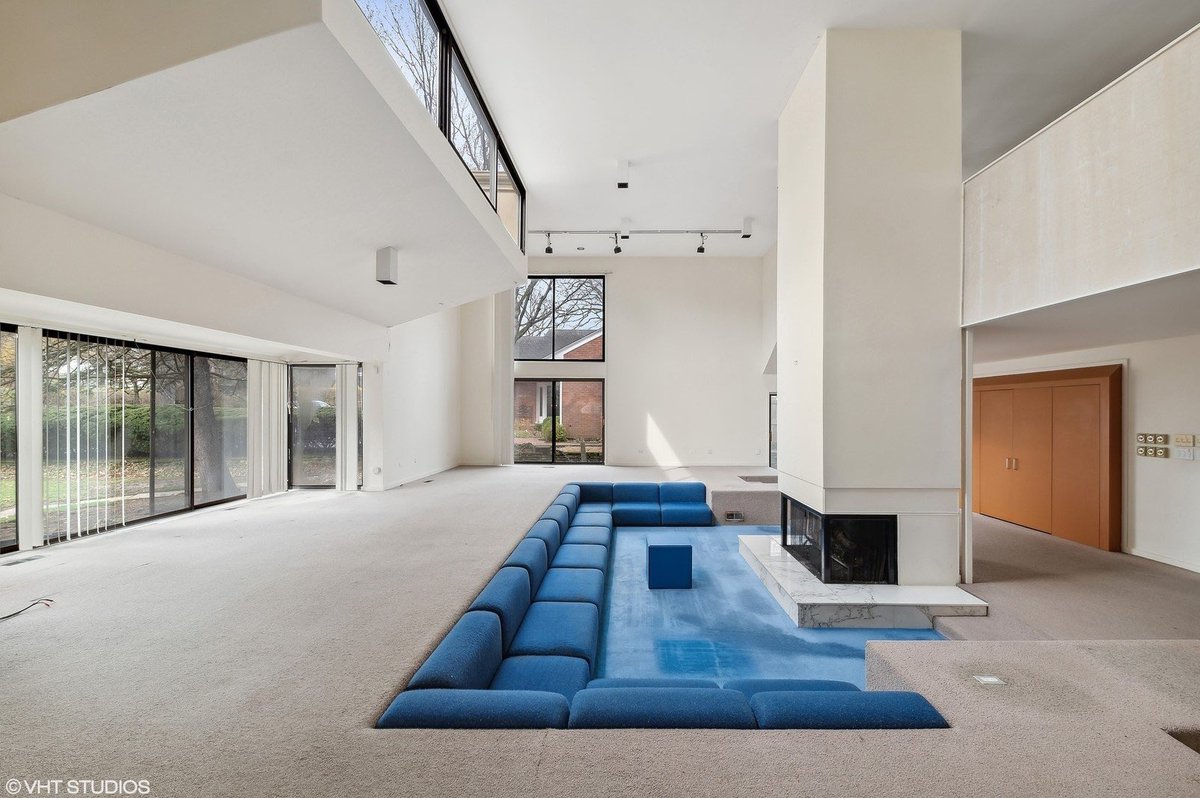 Eric_Erins's tweet image. Stop whatever you’re doing and look at this 1977 house that hit the market in Evanston. redfin.com/IL/Evanston/27…