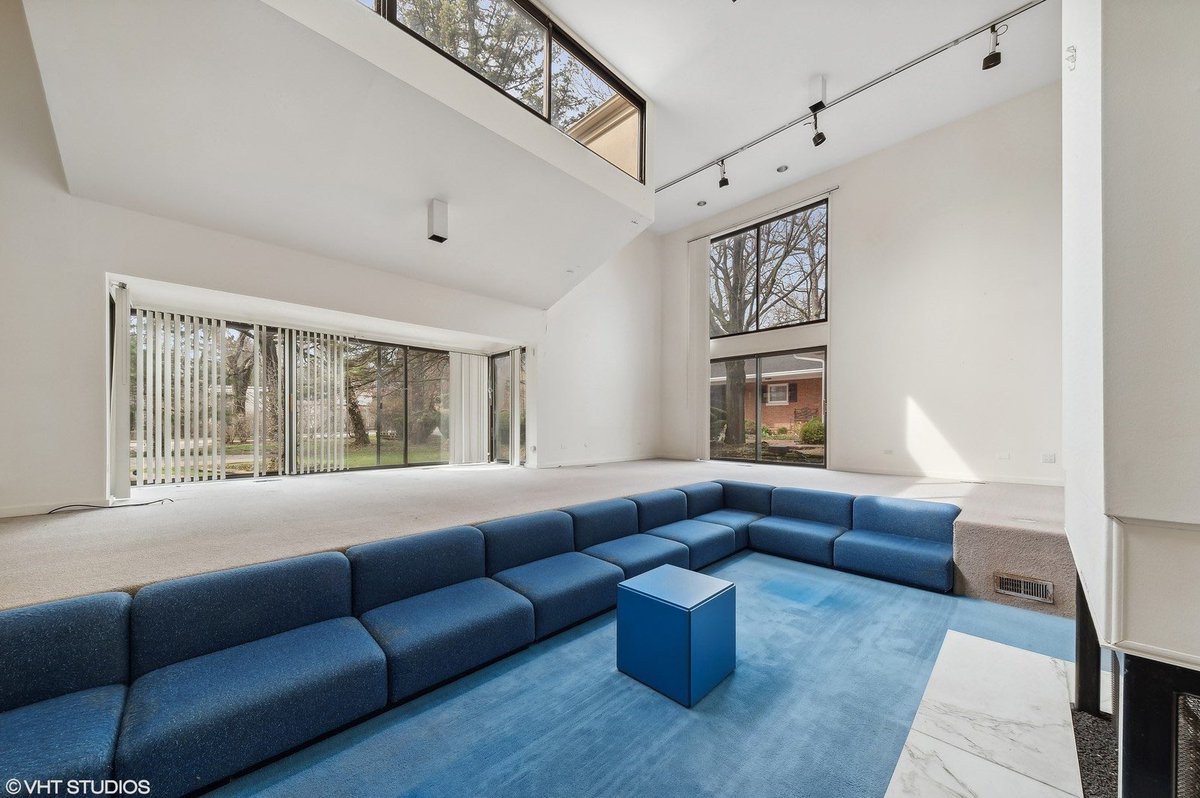 Eric_Erins's tweet image. Stop whatever you’re doing and look at this 1977 house that hit the market in Evanston. redfin.com/IL/Evanston/27…