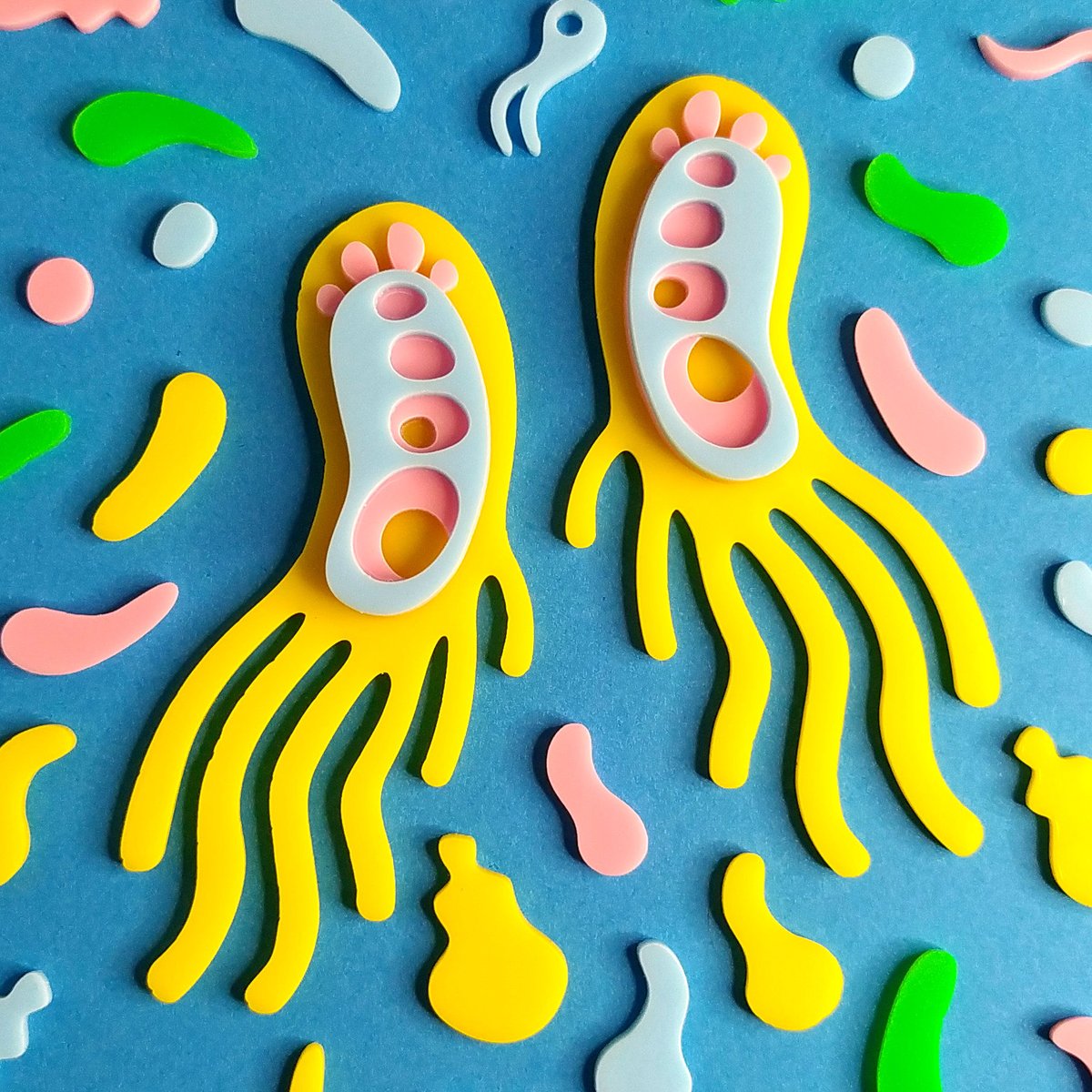 Blorbo N°5
Part of my line or earrings inspired by virus and bacterias. Lasercut acrylic.