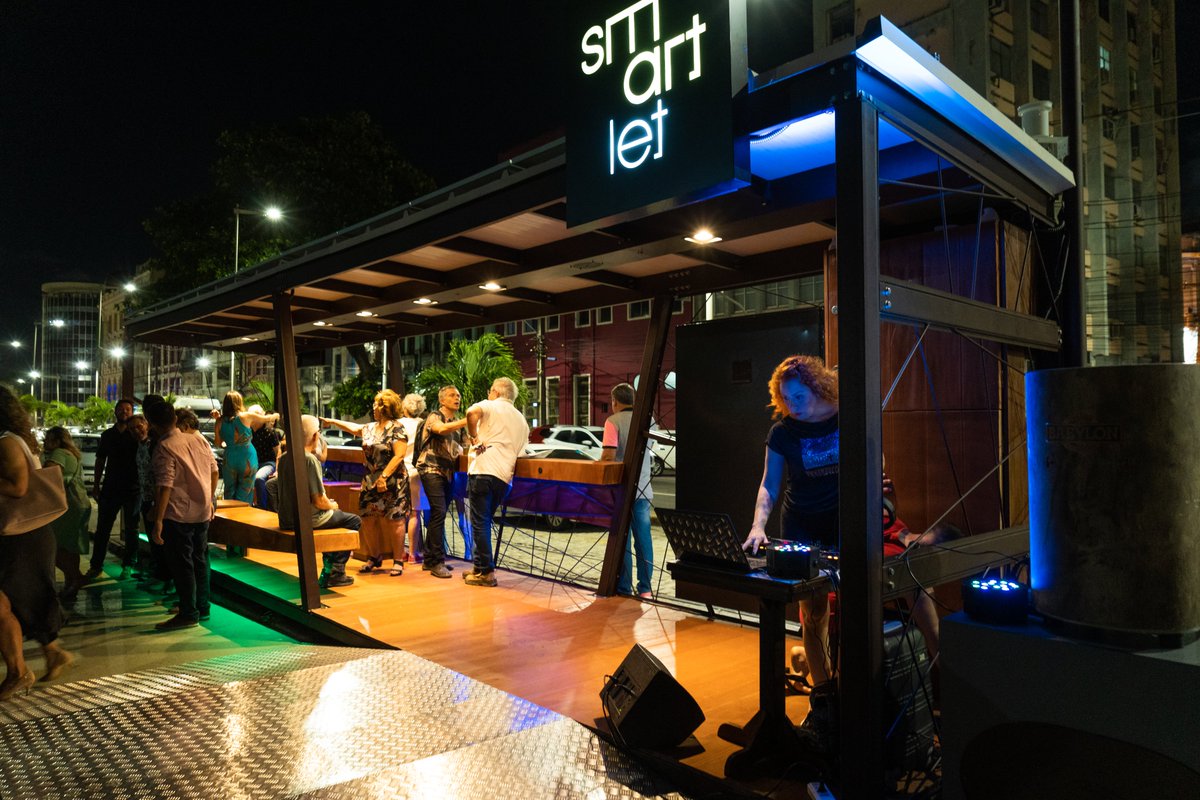 Smartletbr's tweet photo. Hoje o #TBT vem lá do dia 3 de novembro do ano passado, dia em que inauguramos o nosso primeiro Smartlet, no Recife. De lá pra cá, vivemos só coisas lindas, viu? E isso é só o começo!
#Smartlet #Inovação #Recife #Maceio #sustentabilidade #ooh #dooh #ods #esg #transformaçãosocial https://t.co/WZnTbLk8Bj