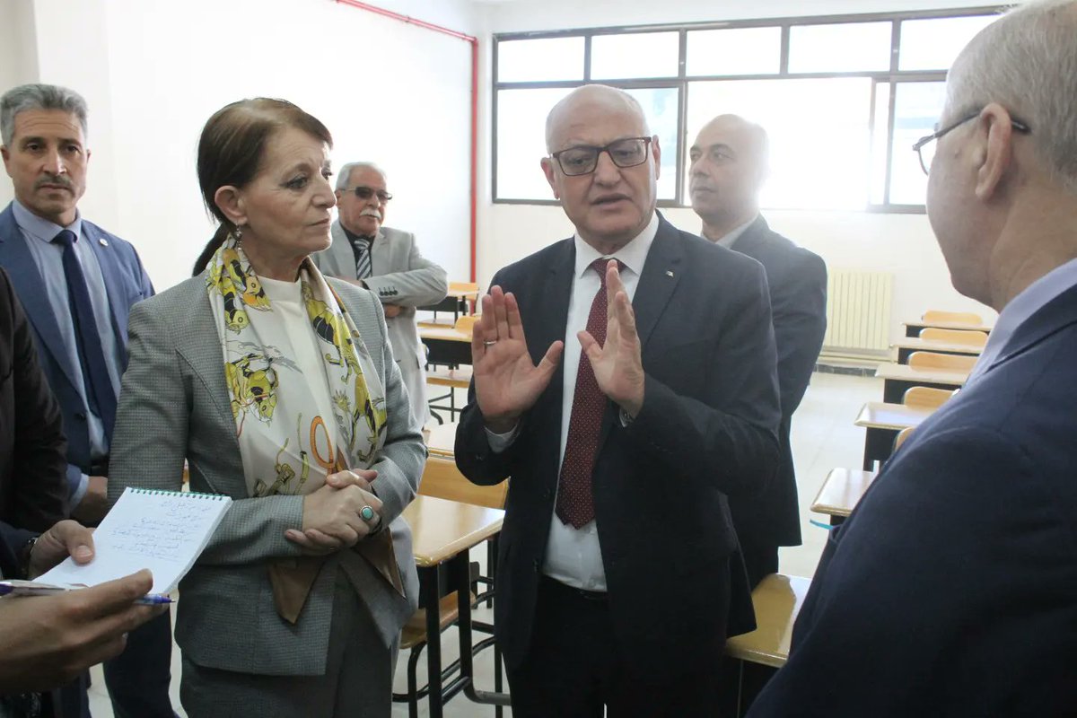 توجه السيد الوزير في النقطة الثانية  إلى بلدية الحدائق لتدشين مركز التكوين والتعليم المهنيين الحدائق، حيث زار مختلف الأقسام البيداغوجية، وبناءا على طلب السلطات المحلية على رأسها السيدة الوالي قرر السيد الوزير  تخصيص المركز لشعبة الفلاحة  تماشيا والطابع الفلاحي لبلدية الحدائق.