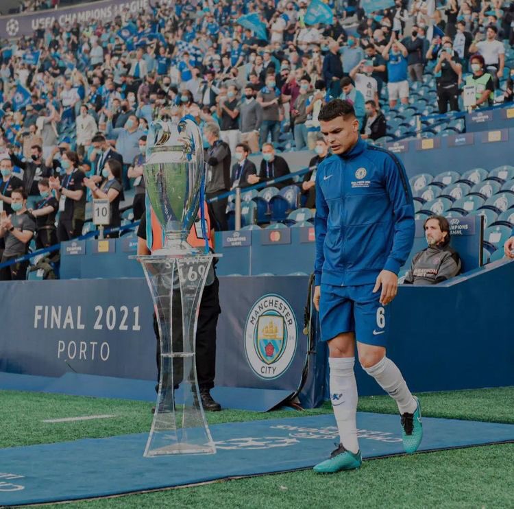 TheChelseaForum's tweet photo. Retweet if your happy for @tsilva3 being  back 🤩 https://t.co/RYI0dUaVYZ