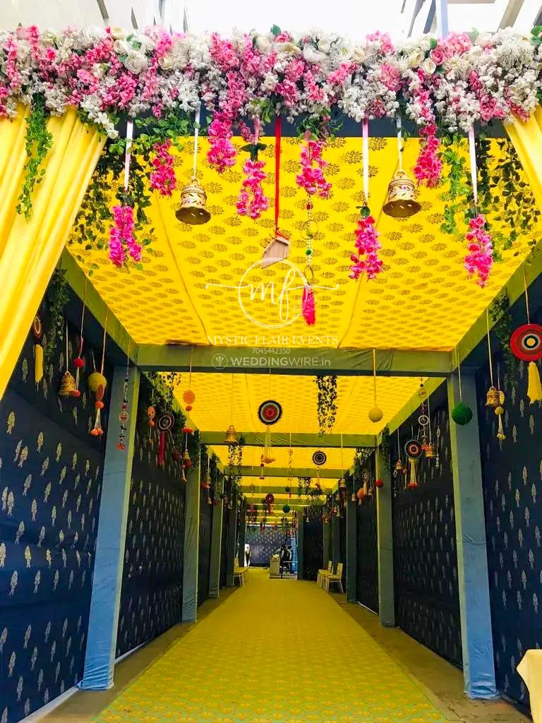 mysticflair_'s tweet image. Mehendi Function!!!
#entrywaydecor #stagedecor #seatingarea #dome #ambiencedecor #mehendidecor #mehendifunction
