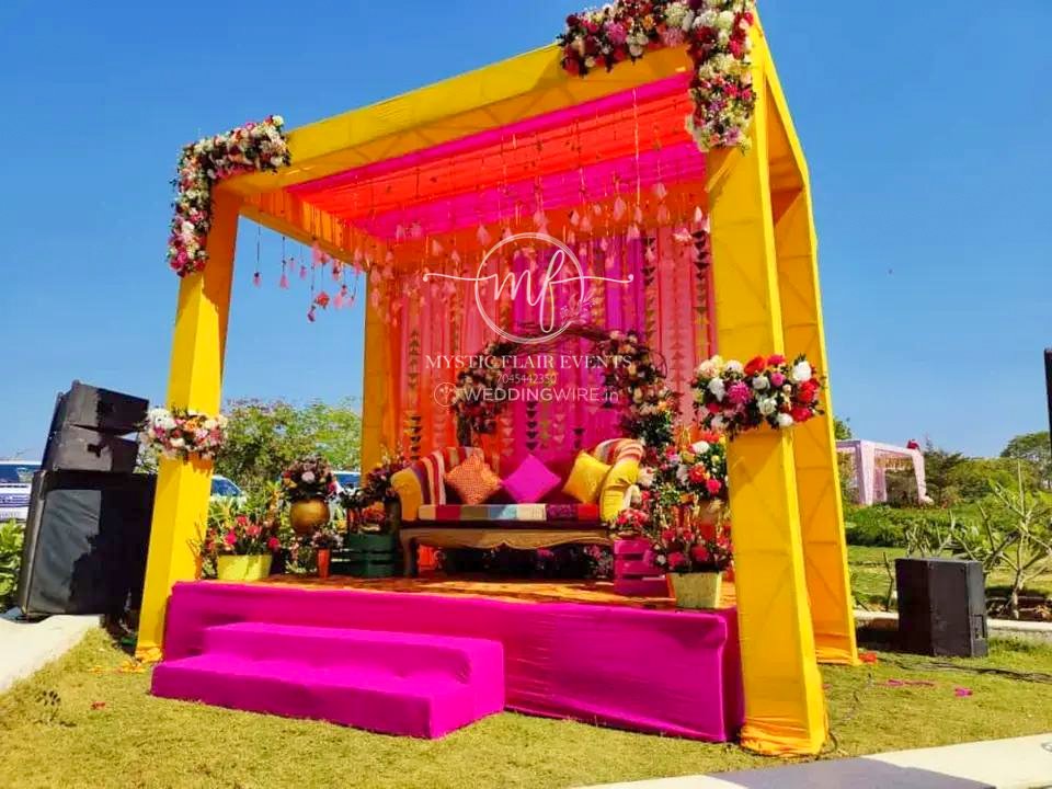 mysticflair_'s tweet image. Mehendi Function!!!
#entrywaydecor #stagedecor #seatingarea #dome #ambiencedecor #mehendidecor #mehendifunction