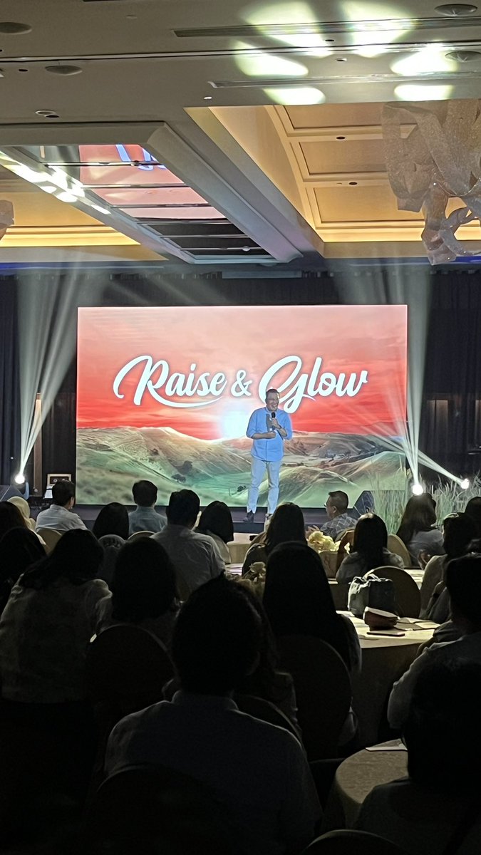 Salah satu Direktur dengan kepribadian paling baik yang saya pernah temui. Terima kasih sudah percaya dan merekrut saya pak. 
*pertama kali disuruh chat langsung update kerjaan ke beliau gemetar, selanjutnya malah bisa ngobrol 🙏🏻