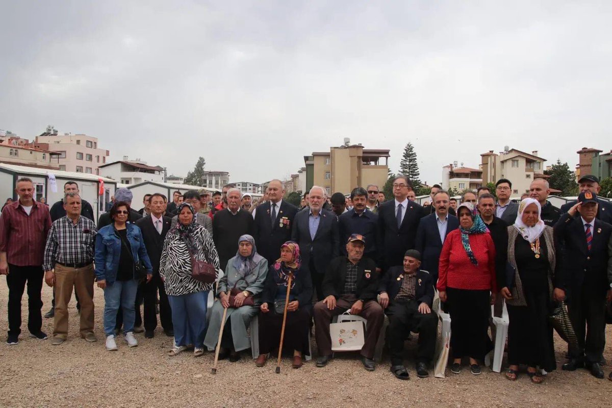Yilmazakpinar74's tweet photo. İskenderun Belediye Başkanı Fatih Tosyalı, İçişleri Bakan Yardımcısı İsmail Çataklı, Güney Kore Ankara Büyükelçisi Lee Won Ik ile birlikte Güney Kore Parlemantolar Grubu tarafından kentimizde yapımı devam eden Kore Mahallesi Konteyner Kent alanı için düzenlenen programa katıldı. https://t.co/dsPj1hoHRS