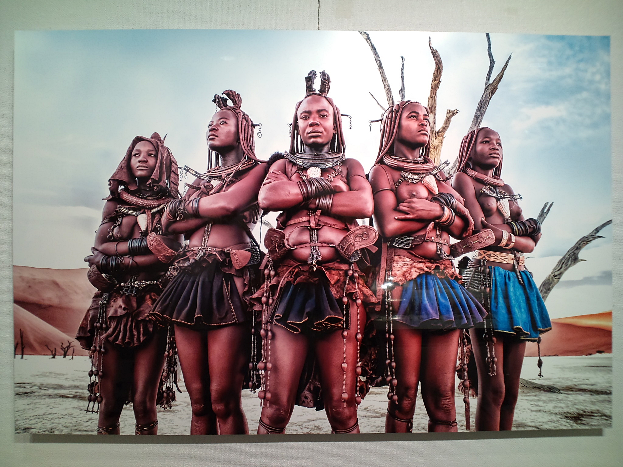 ヨシダナギ写真展 民族写真(額縁込み) 世界中の少数民族を色彩豊かに