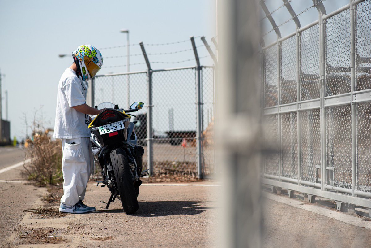 nabe_daiki's tweet photo. いつも髪を切ってもらってる美容師さんに撮ってもらいました📸

#CBR250RR #MC51 https://t.co/PKEDI0ffII