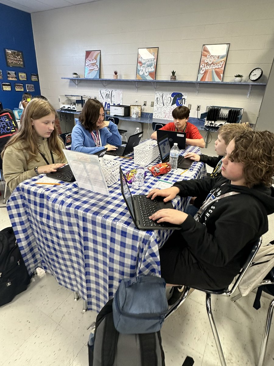 ButnerRachel's tweet image. TN Ready Review is in full swing in 7th grade history!!! Games and snacks make everything more fun! @RMSRavens @RCSMidSuccess