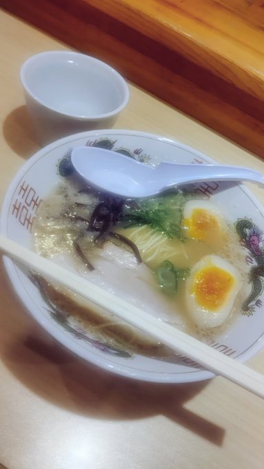 結局ひよって音ゲしなかったんですがラーだけたべました 