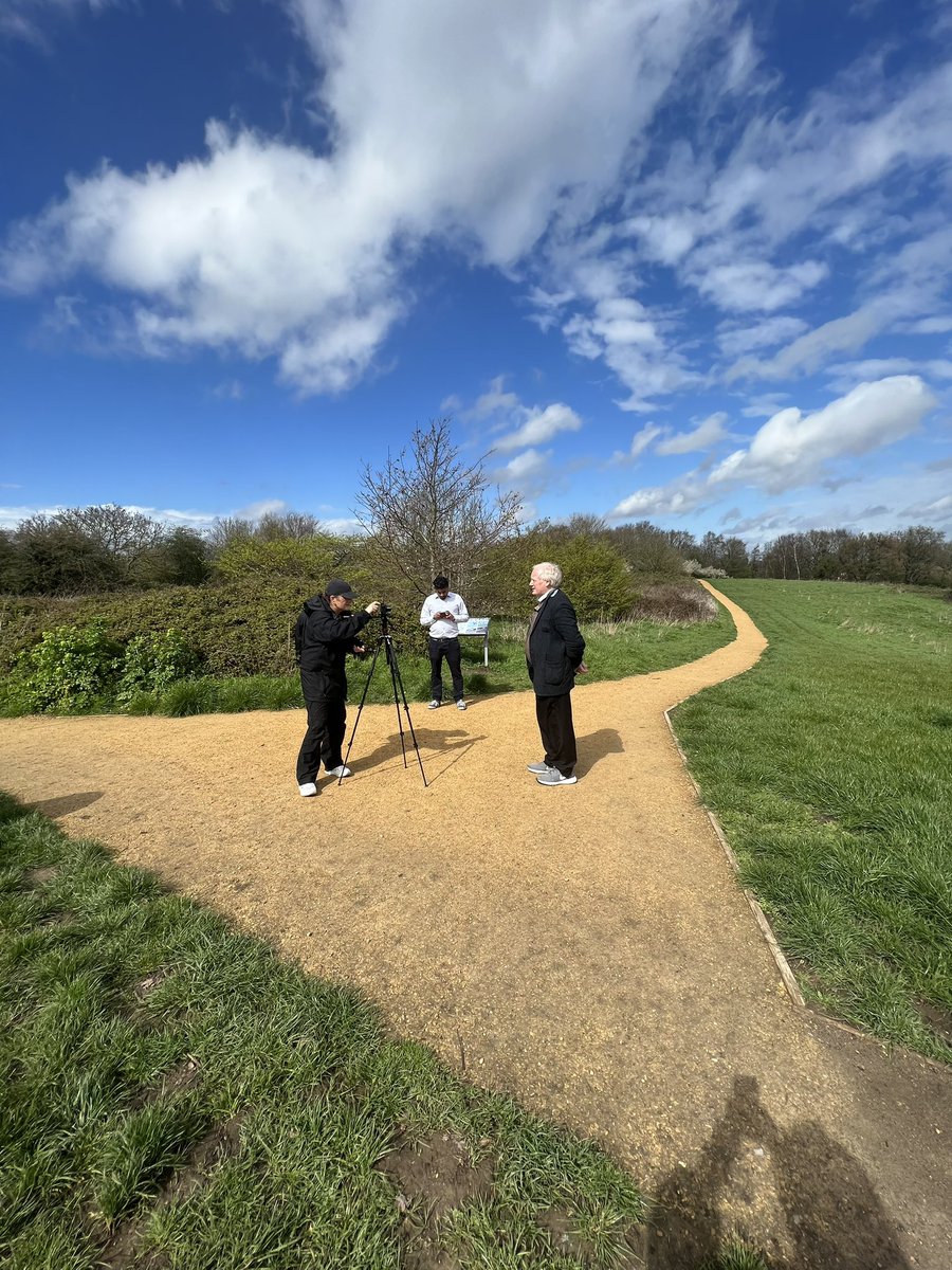 sharonjaxcomedy's tweet photo. The rain stopped and the sun was shining for the filming of our campaign video 🌹
#strood
#choosechangechooselabour
#5promises
#VoteLabour
#localelections
#LocalElectionsMatter https://t.co/ano6Uh6BZp