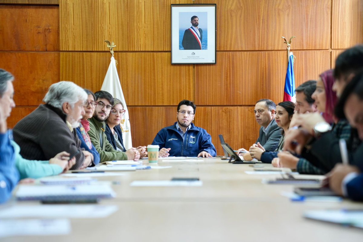 DPRNuble's tweet photo. Iniciamos esta semana con el Gabinete Regional tras un intenso fin de semana largo por Semana Santa. En esta instancia, liderada por el Delegado Presidencial @Gapraden, se fijaron las metas y desafíos de cada cartera de cara a estas nuevas jornadas. https://t.co/8ax5a3bPWH