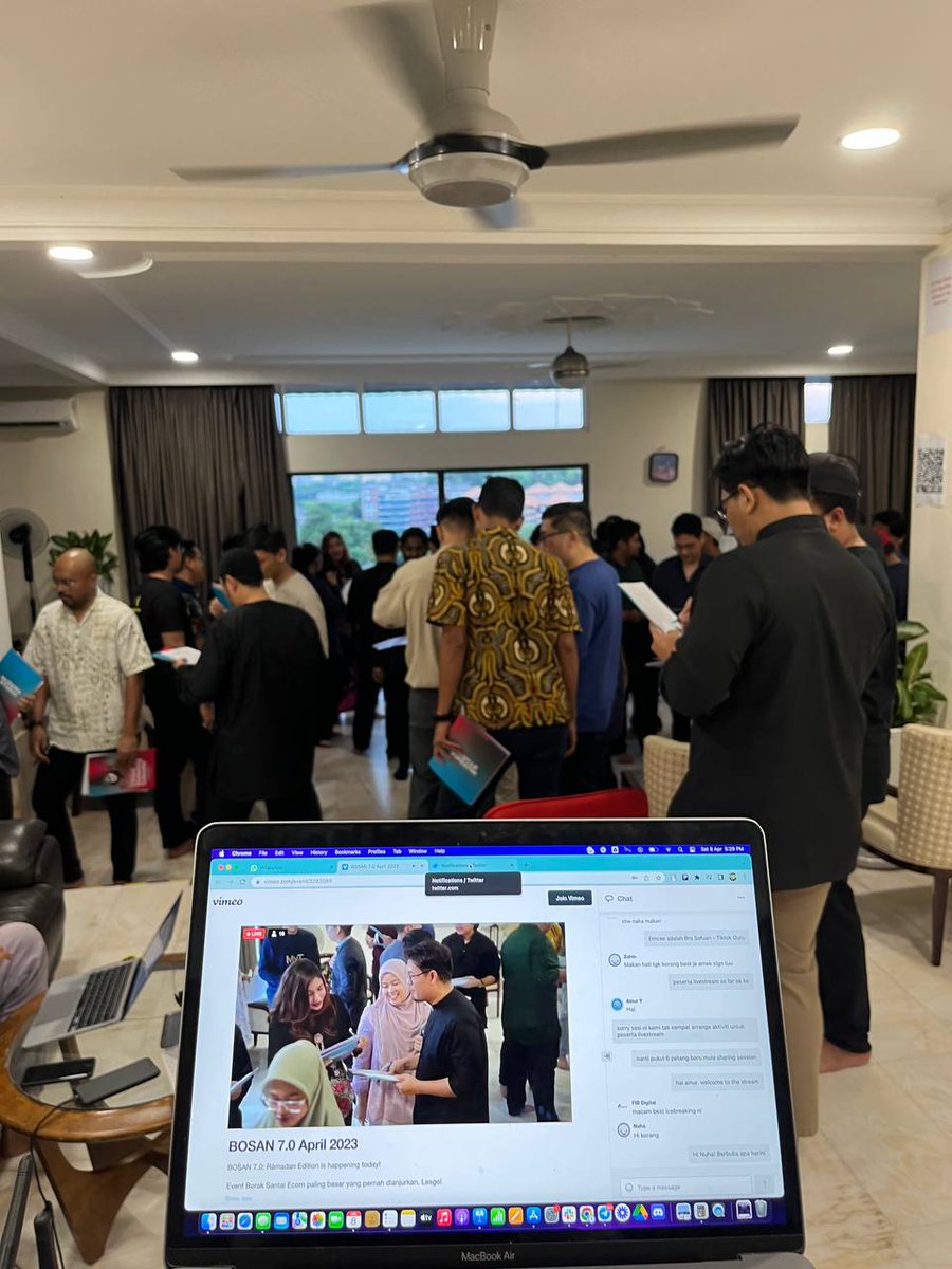 okmuazh's tweet photo. Anda last but not least,

Tanpa para peserta yang hadir, secara fizikal mahupun online,

Event #BOSAN7 ni takkan berlaku.

So, thank you guys so much for coming! https://t.co/RjP3Qaq3LL