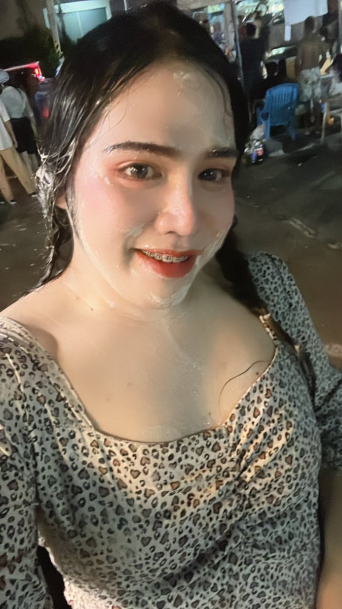 Skawmcc's tweet photo. ตามหาคนหอมแก้มเมื่อคืนงานไหลหนองก้างปลา😊🤣 #หนองก้างปลา #บ่อวิน #สะพานสี่ #ระยอง https://t.co/ypNBAP65vm