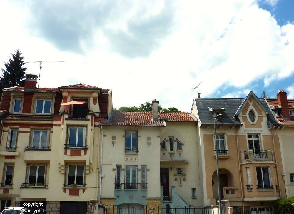 A partir des années 1920, l'extension de Nancy s'est réalisée en style Art Déco comme ici boulevard Scarpone . Reportage sur l'Art Déco à Nancy : nancyphile.com/art-deco-nancy…