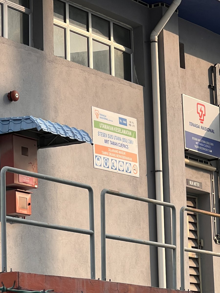 _Eshman17's tweet photo. Dear @Tenaga_Nasional, 
There is this little puppy stuck at one of your Stesen Suis Utama at MRT Sri Raya. I think someone must’ve been feeding this puppy but he really needs to come out of that place. Please do whatever you can within your power asap, thank you! https://t.co/CqH29ftsBT