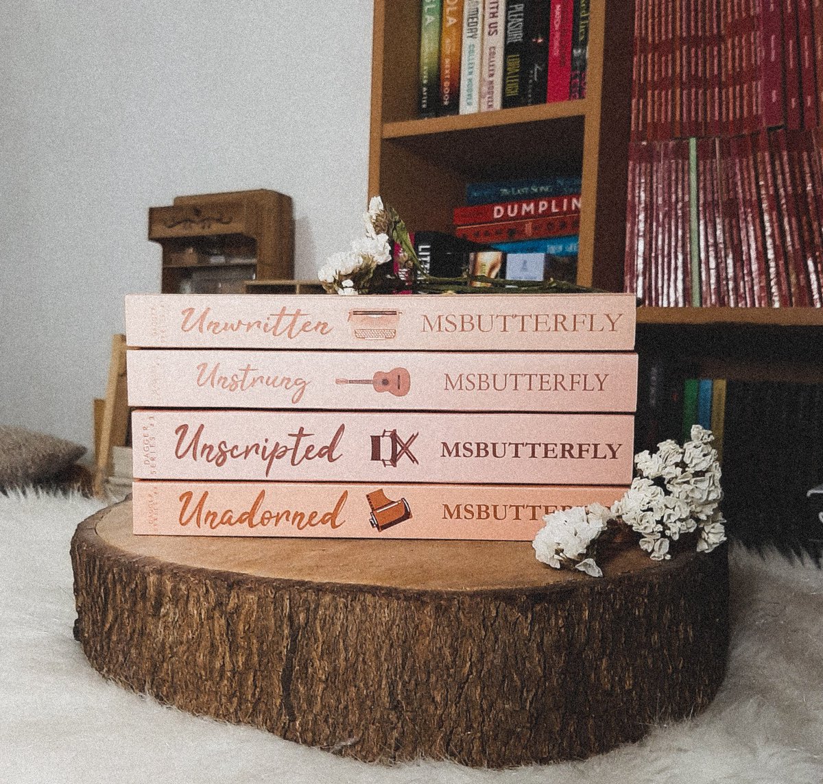 MsButterfly's tweet photo. 4 more to go 🥺💛
#DaggerSeries https://t.co/pcFwOyKtct