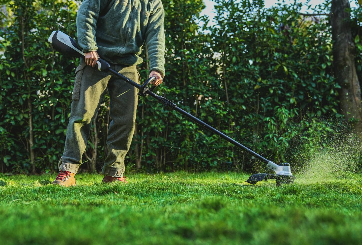 👋👋👋Say goodbye to unruly lawns and hello to perfect edges with the #Litheli U20 String Trimmer! This powerful and compact brushless motor design is unlike any other, with an algorithm-based power system that maximizes energy efficiency. 
#gardentool #batterypowered