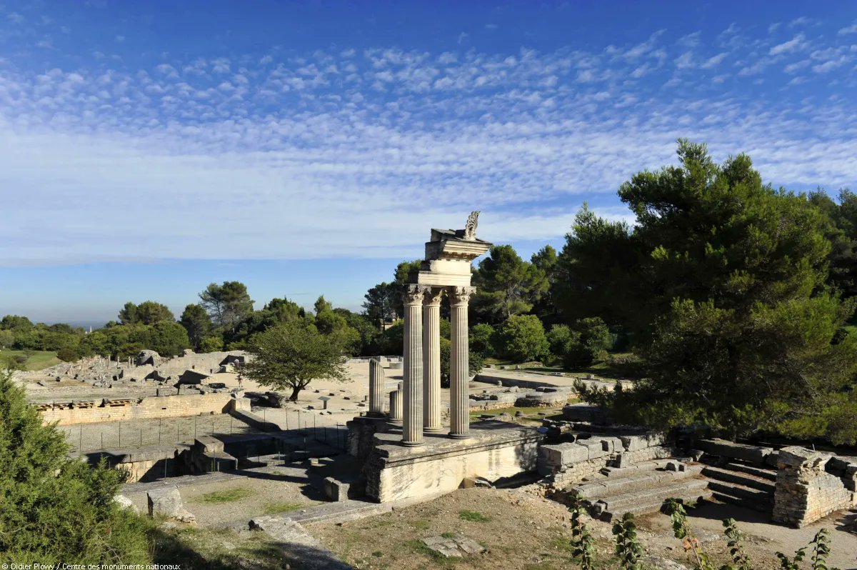 Le site archéologique de #Glanum près de chez vous 🤓 
Rendez-vous le 19 avril pour la prochaine conférence à distance de <a href="/Conferentia_fr/">Conferentia</a> depuis <a href="/GlanumSade/">Glanum / HôteldeSade</a> !
Source sacrée, bouleutérion, puits à Dromos et autres secrets seront révélés 👉 monuments-nationaux.fr/Actualites/con…