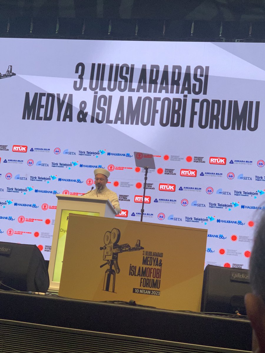 Nurullahozturk_'s tweet photo. 3. Uluslararası Medya ve İslamofobi Forumu, açılış konuşmaları ile başladı. Hayırlara vesile olsun inşallah. Ramazan’ın manevi iklimi bereketlendirsin bu gayreti. 🤲 @ebekirsahin @DIBAliErbas @MehmetNuriErsoy
#DontstopIslam
#Dontstopmuslims
#StopIslamophobia https://t.co/f9o9NOn4bM
